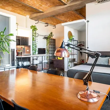 Loft & Artist In An Industrial Creative Hub