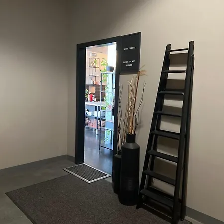 Loft & Artist In An Industrial Creative Hub *