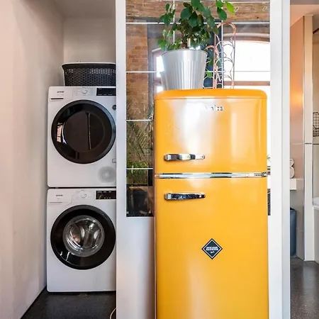 Loft & Artist In An Industrial Creative Hub شقة *