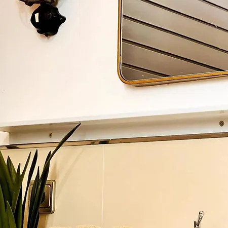 Loft & Artist In An Industrial Creative Hub 아파트