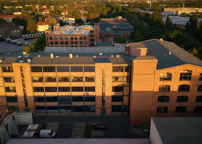 Apartment Loft & Artist In An Industrial Creative Hub *