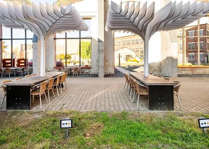 Loft & Artist In An Industrial Creative Hub