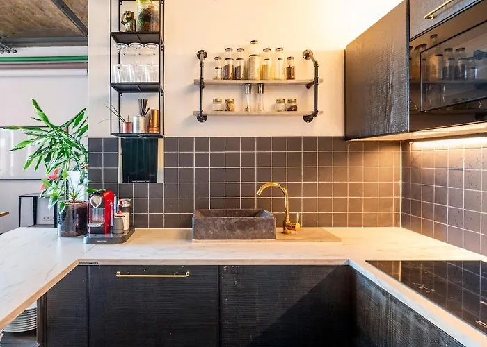 Apartment Loft & Artist In An Industrial Creative Hub *