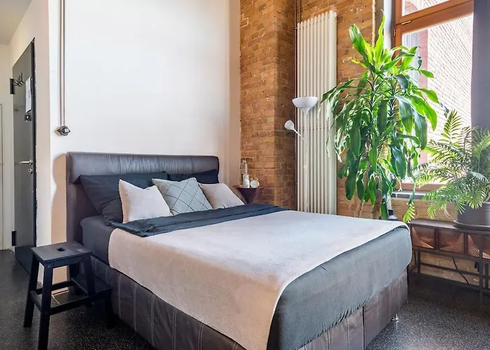 Loft & Artist In An Industrial Creative Hub Apartment