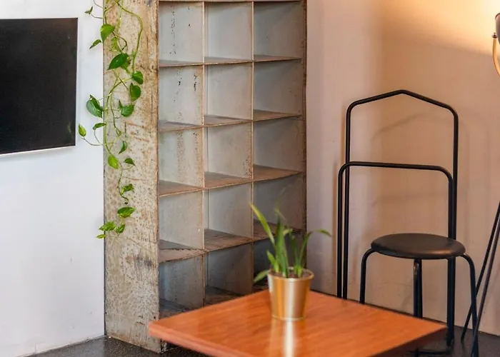 Loft & Artist In An Industrial Creative Hub *