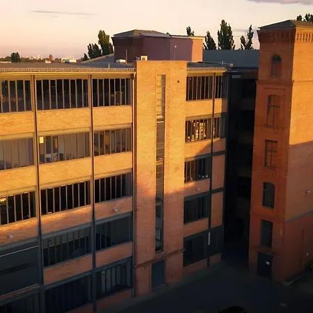 Loft & Artist In An Industrial Creative Hub