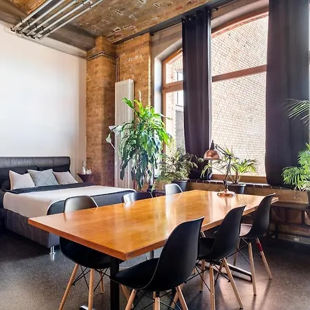 Loft & Artist In An Industrial Creative Hub