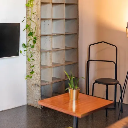 Loft & Artist In An Industrial Creative Hub *