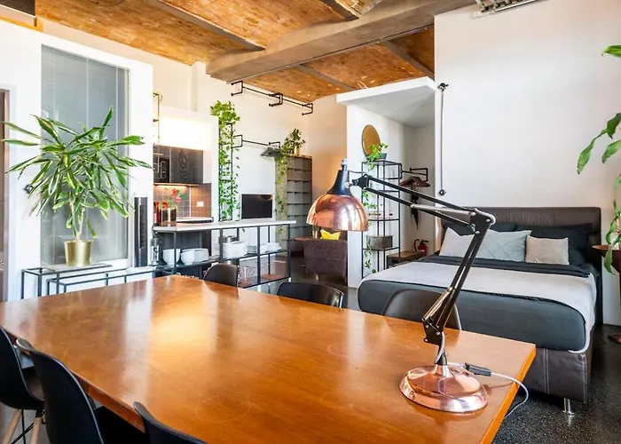 Loft & Artist In An Industrial Creative Hub