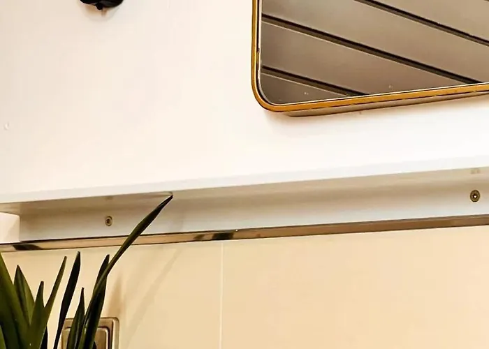 Loft & Artist In An Industrial Creative Hub Lägenhet